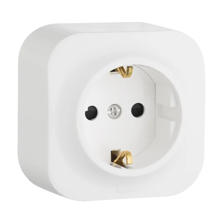 Розетка накладная Legrand Quteo 782220, 16 А, с заземлением и шторками, белая